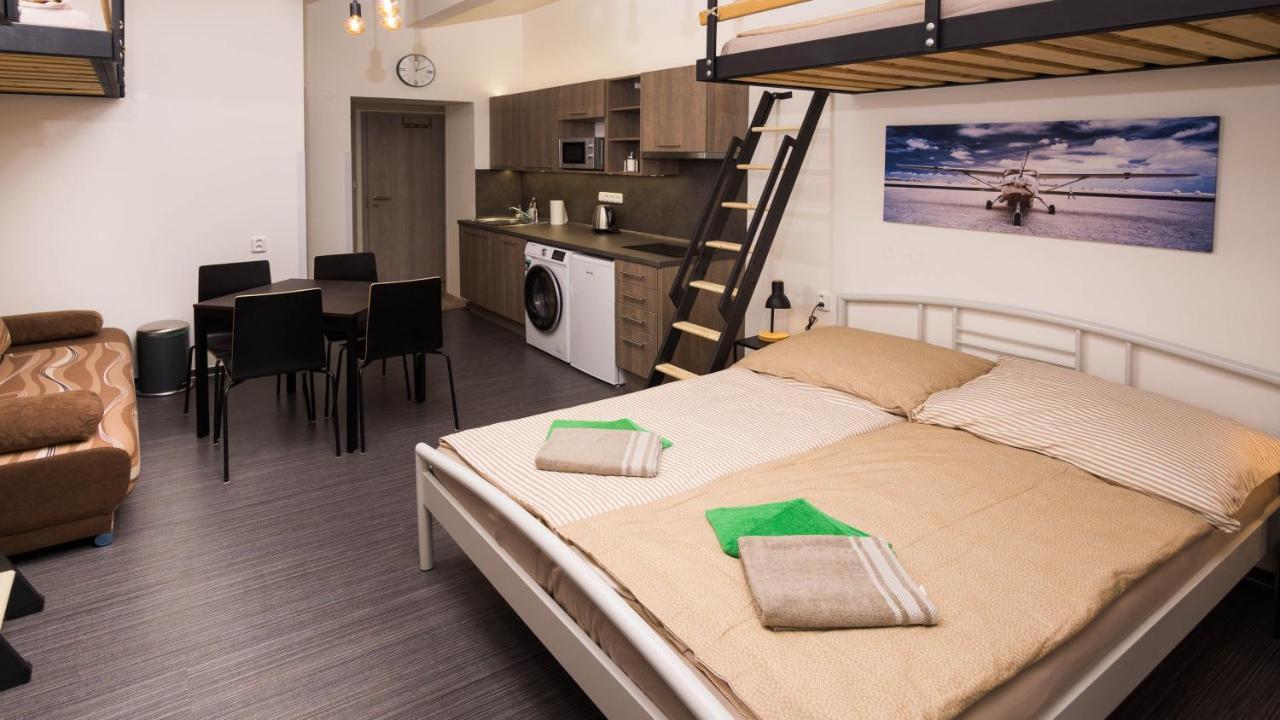 Lägenhet Flying Bed Close To Castle And Airport